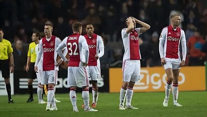 场附近接球 场附近接球