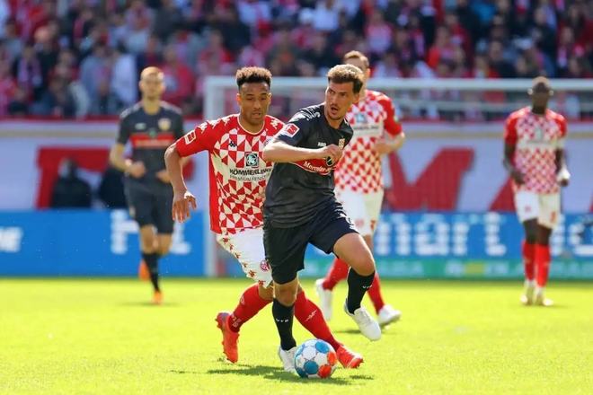 他虽然是球 他虽然是球